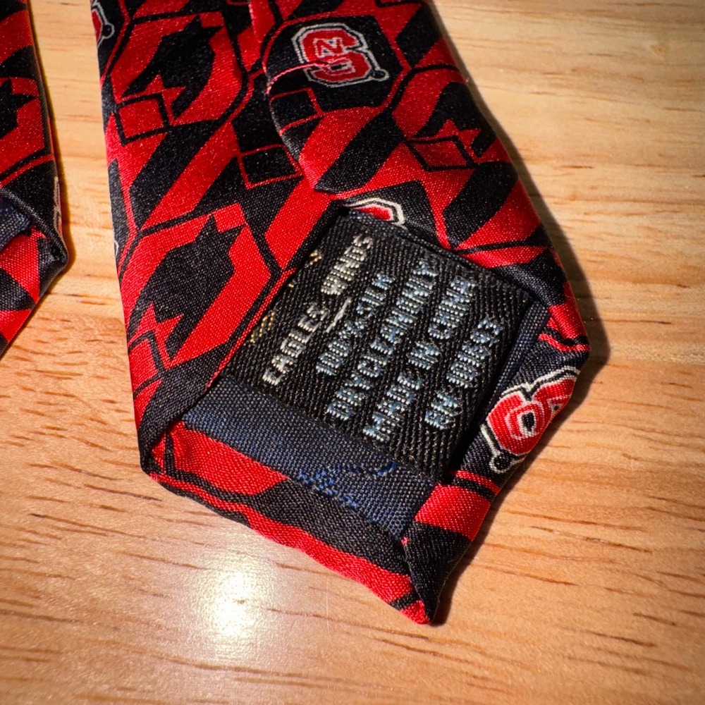 NC State Wolfpack Men Red Black Silk Nexus Geometric Necktie Eagles Wings - Picture 6 of 8